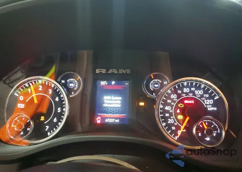 2021 Ram 1500 Big Horn/Lone Star z USA, uszkodzony, nr VIN 1C6SRFFT5MN701846